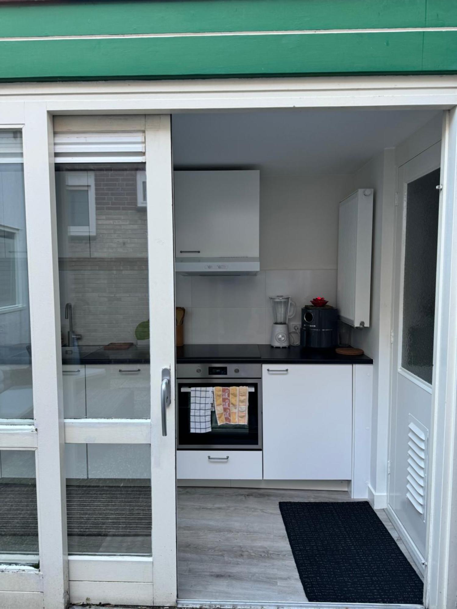 Holiday home Hello - Zomerhuis Toekomststraat 8